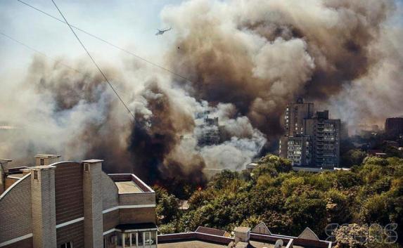 Крупный пожар в Ростове тушат около 400 человек (видео)