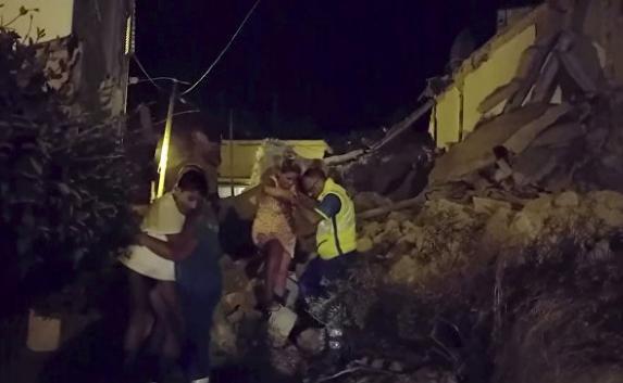 Землетрясение в Италии: из-под завалов вытащили малышей