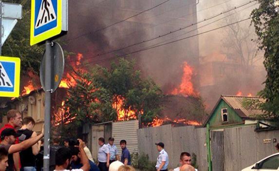 Более сотни домов сгорели при пожаре в Ростове-на-Дону, есть жертвы (фото, видео)