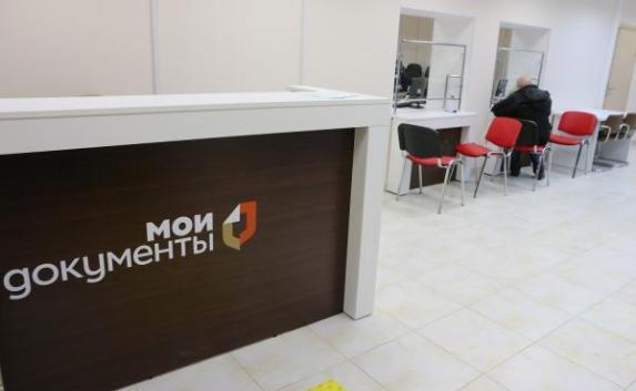 МФЦ призвал крымчан сообщать о мошенниках, торгующих местами в очереди