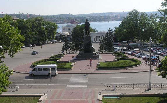 В Севастополе запретили «земельный» митинг на площади Нахимова