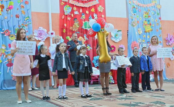 1 сентября в Крыму: торжественные линейки, новые школы, радостные дети (подборка, фото, видео)