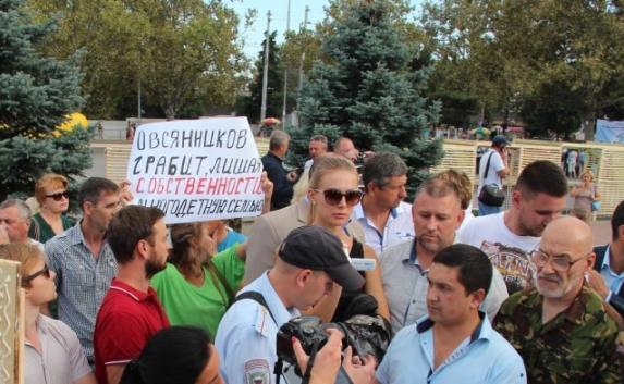 Севастопольцы на митинге требовали отставки Овсянникова и Заксобрания (фото, видео)