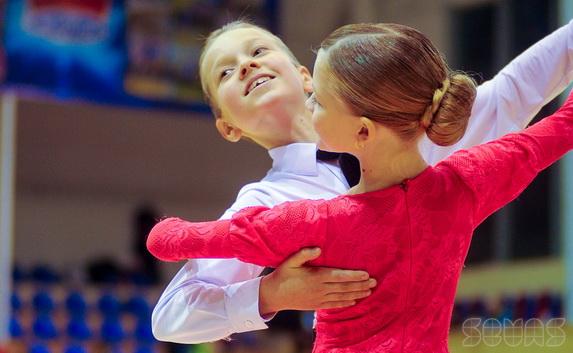 В Севастополе состоялся «Зимний бал-2013» — турнир грации и танцевального мастерства