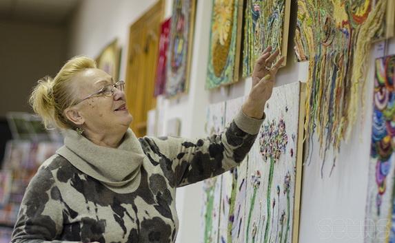 Живопись нитями представила севастопольская художница Людмила Матевушева на второй персональной выставке