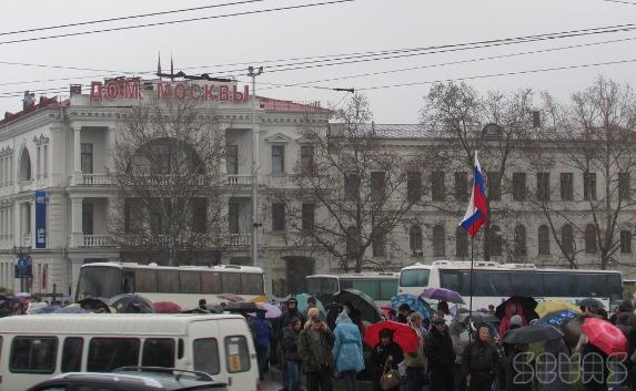 Чалый оплатил севастопольцам автобусы для поездки на митинг в Симферополь