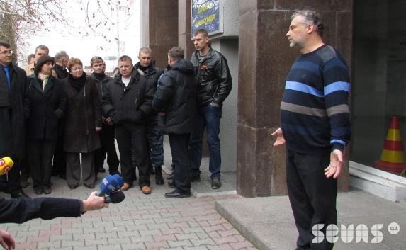 Чалый призвал севастопольских депутатов окончательно выбрать себе сторону баррикады