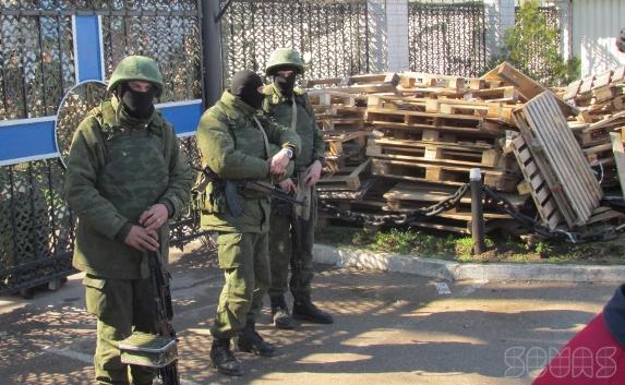 «Самооборонцы» разбаррикадировали ворота штаба ВМСУ, но никого туда не пускают