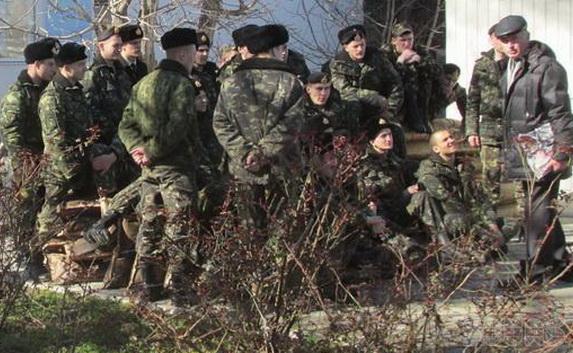 Кабмин решил поощрить материально украинских военнослужащих Крыма