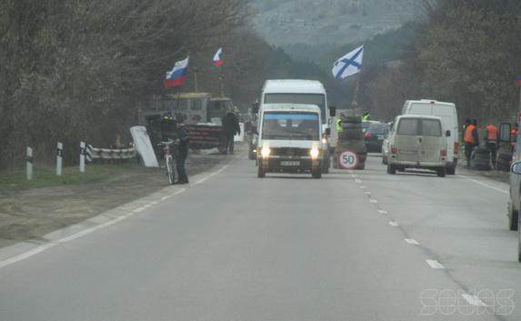 Добровольцы из Сербии помогают севастопольским «самообороновцам» дежурить на блокопстах