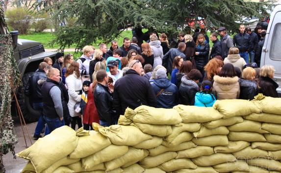 В Севастополе выстроилась очередь в военкомат 