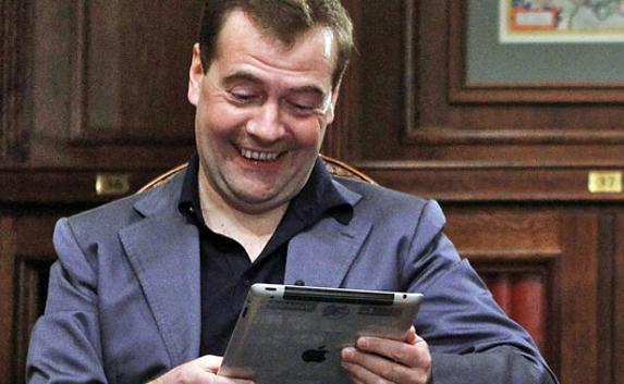 МИД Украины возмутило, что Медведев приехал в Крым, как «к себе домой»