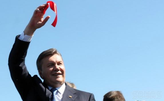 Янукович потребовал отвести войска с востока Украины 
