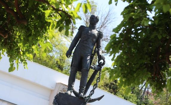 В Севастополе установили памятник адмиралу Сенявину