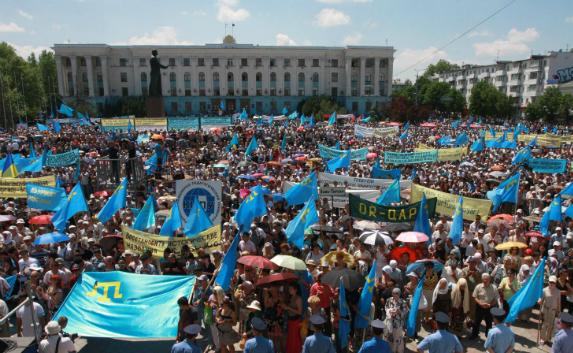 Крымским татарам предложили устроить митинг на кладбище