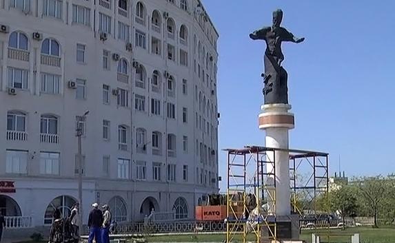 В Харьков из Севастополя прибыл памятник гетману Сагайдачному