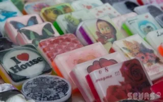 На выставке handmade-изделий на Приморском бульваре севастопольские мастера поделились теплотой своих рук и сердец