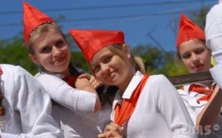 Севастопольцы отметили 20-летие Союза детских организаций шествием пионеров и не только...