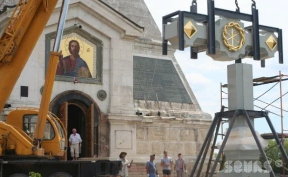 В Севастополь прибыл самый тяжелый в мире крест-навершие для православного храма
