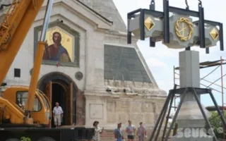 В Севастополь прибыл самый тяжелый в мире крест-навершие для православного храма