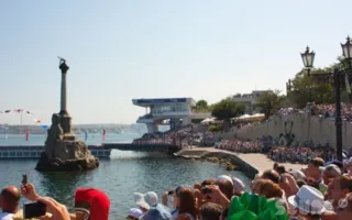 В Севастополе на день Военно-Морского флота состоялся парад кораблей двух флотов — России и Украины. Репортаж первый