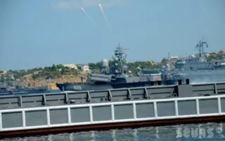 День ВМФ в Севастополе: тысячи зрителей пришли посмотреть на парад кораблей. Репортаж второй 