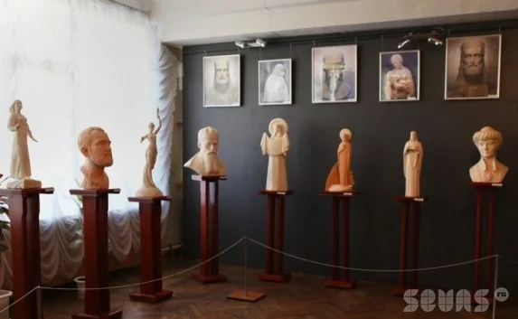 В Севастополе открылась персональная выставка киевского скульптора Алексея Леонова