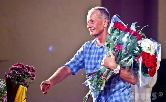 В Севастополе со «смехом сквозь хохот» выступил Михаил Задорнов
