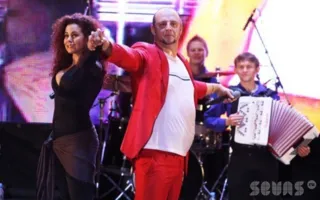 Своим звездным выступлением с праздником севастопольцев поздравили Потап и Настя Каменских
