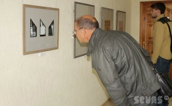 В Севастополе открылась выставка книжной графики — учитель и ученик представили свои работы в совместной экспозиции