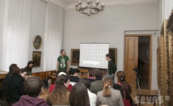 В Севастополе состоялась лекция с представителем современного искусства — харьковским художником Романом Мининым