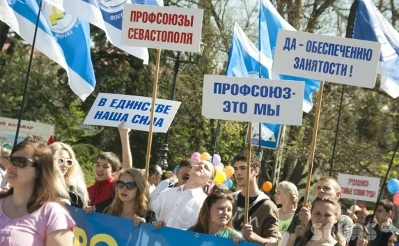 1 мая в Севастополе — традиционная праздничная демонстрация трудовых коллективов