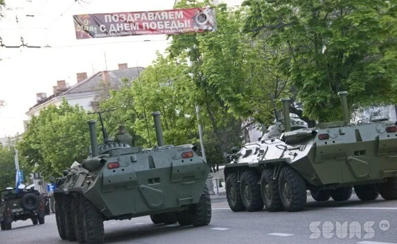 Ночная репетиция прохождения войск на параде в честь Дня Победы в Севастополе