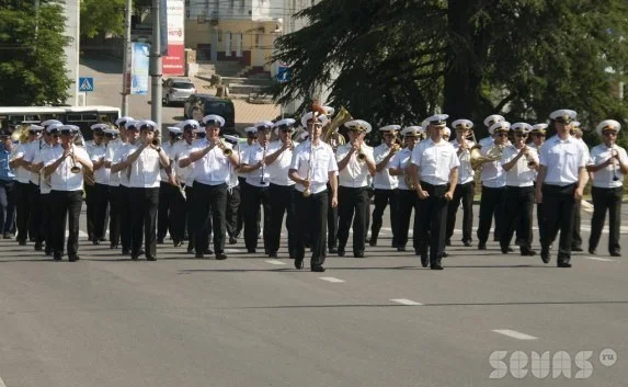 Традиционный фестиваль и марш военно-исторических клубов в Севастополе