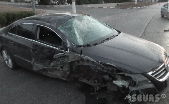 В Севастополе в ночном ДТП «Volkswagen» лишился колёс