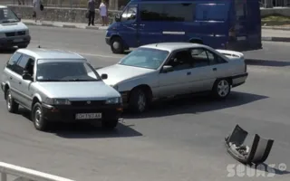 В Севастополе невнимательность водителей привела к ДТП на Студгородке. Видео столкновения