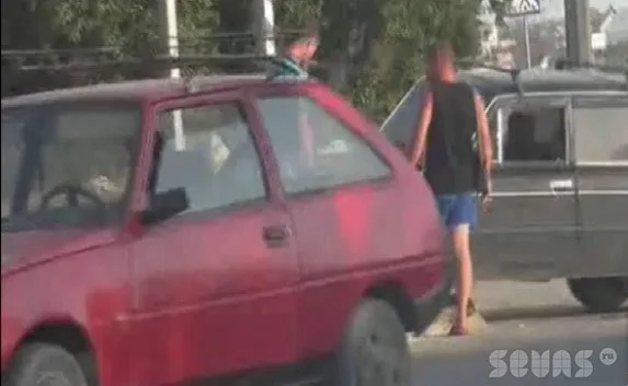 В результате аварии в Севастополе на улице Хрусталёва «Жигули» выбросило на обочину