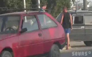 В результате аварии в Севастополе на улице Хрусталёва «Жигули» выбросило на обочину