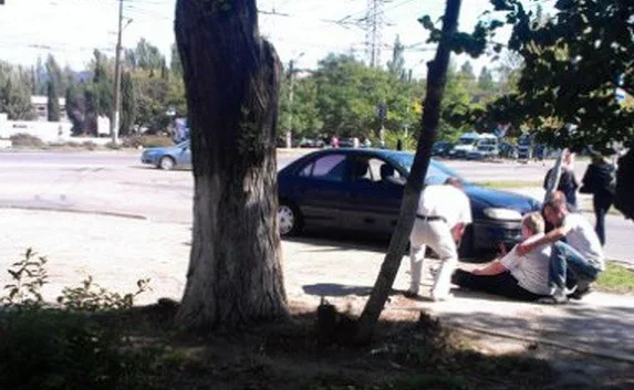 Пьяный водитель на тротуаре сбил женщину