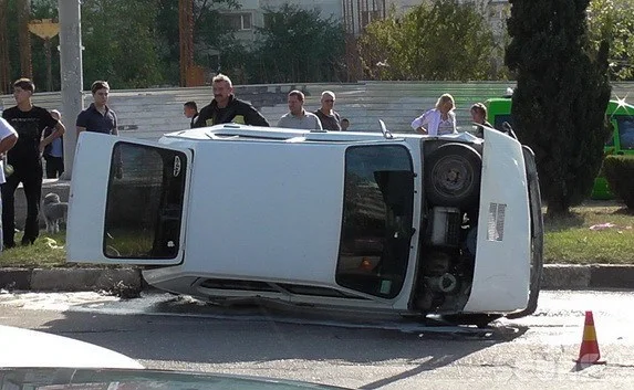 В результате ДТП на ПОРе перевёрнутый автомобиль чуть не взорвался