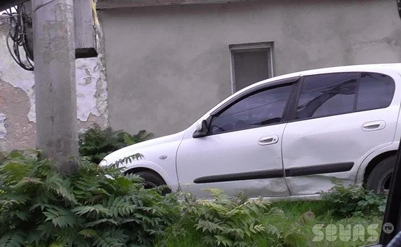 В Севастополе на улице Льва Толстого «Nissan» вылетел с дороги 