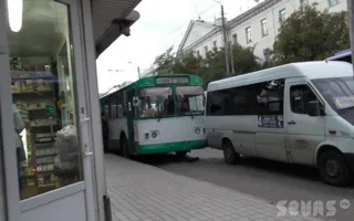 На Матроса Кошки столкнулись троллейбус с маршруткой
