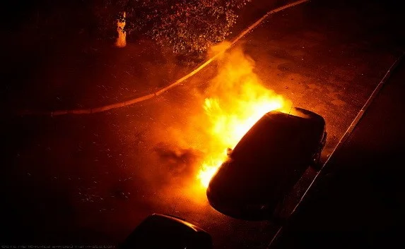 Ночью на проспекте Генерала Острякова сгорел автомобиль