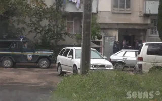 Двое в масках ограбили квартиру, заперев ребёнка в ванной