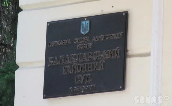 В Севастополе по кладбищу разгуливал мужчина с боеприпасами