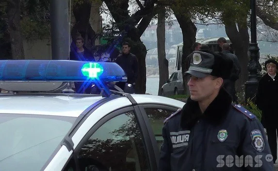 Милиция не может везде расставить наряды, а если вас ограбили — звоните 102 и к вам придут на помощь