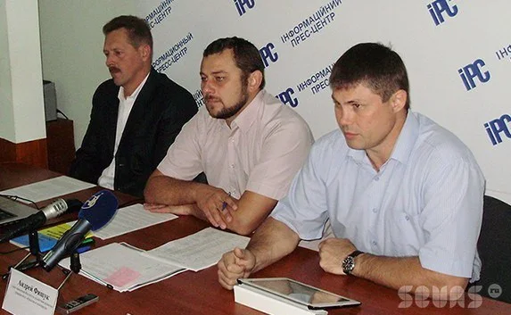 «УДАРовцы» разоблачили «засланных казачков» от Партии регионов