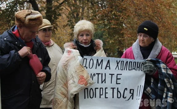 «Замёрзшие» севастопольцы красноречиво требовали от Яцубы включить отопление
