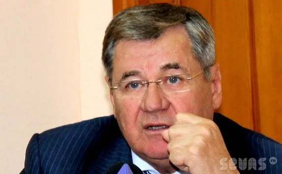 Яцуба на аппаратном обиделся на журналистов за томограф Януковича и на чиновников за взятки, позорящие город-герой