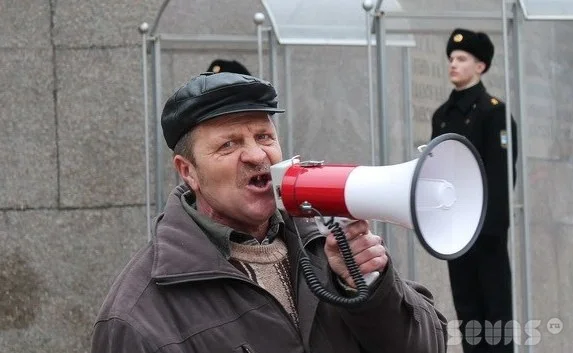 В Севастополе 23 февраля митинги разделились на празднующих День Защитника Отечества и День Советской армии
